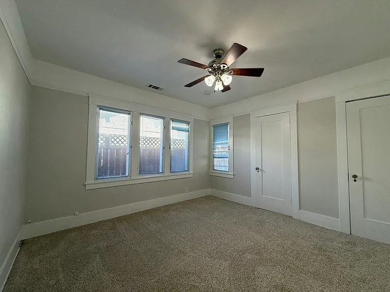 Middle bedroom