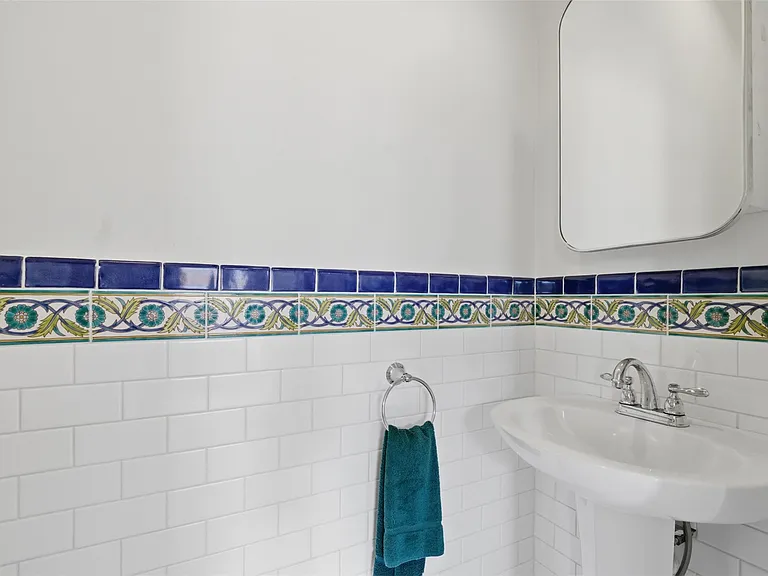 608 Harthan St — Photo 15