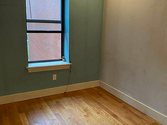 4th image of 267 Kosciuszko St APT 4B
