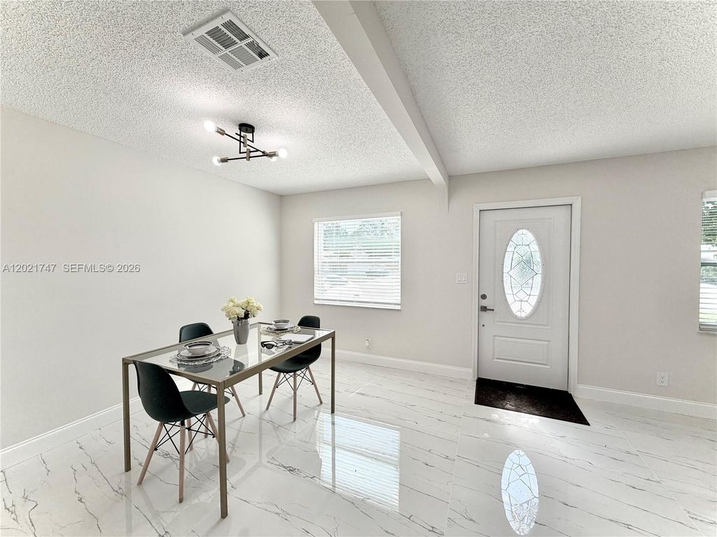 1555 NW 6th Ave, photo 8