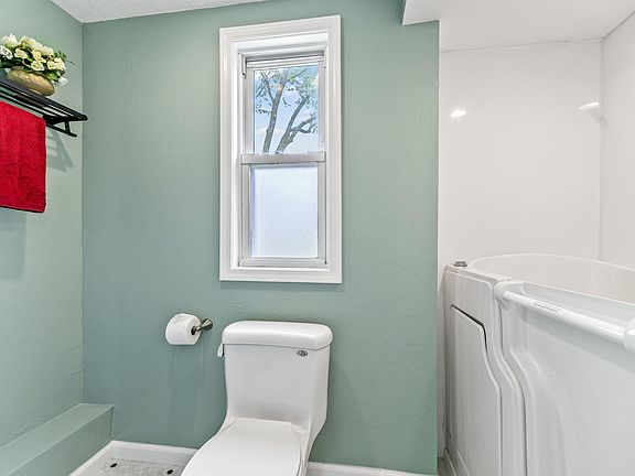 2nd image of 1002 Spring St
