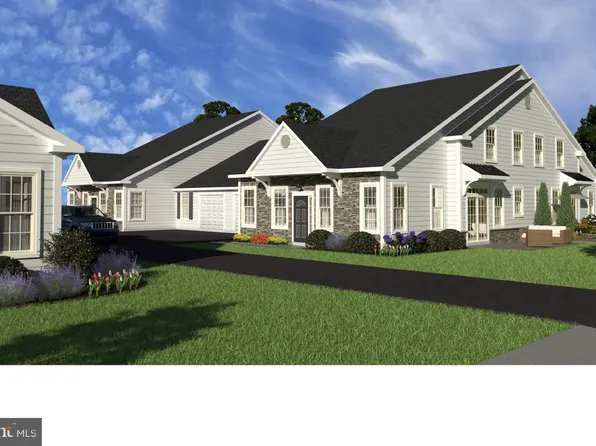 52 Liberty Cir, Levittown, PA 19054