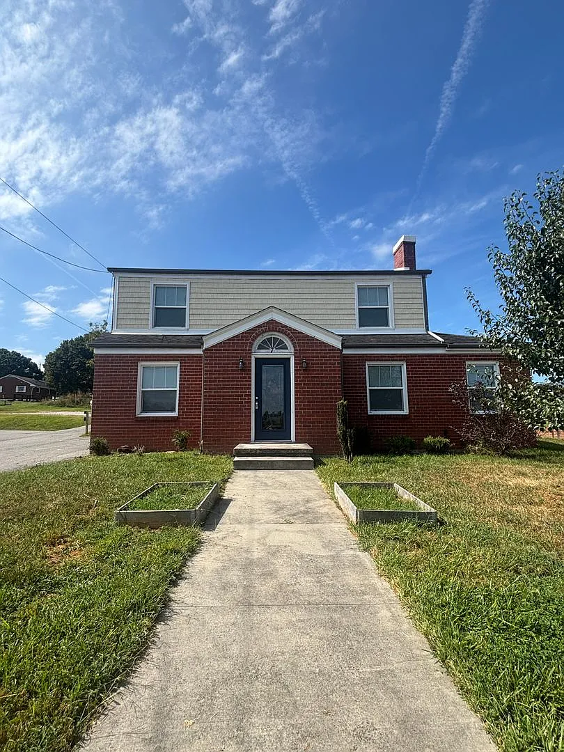 3 Bed 3 Bath Home Located in Christiansburg — Photo 1