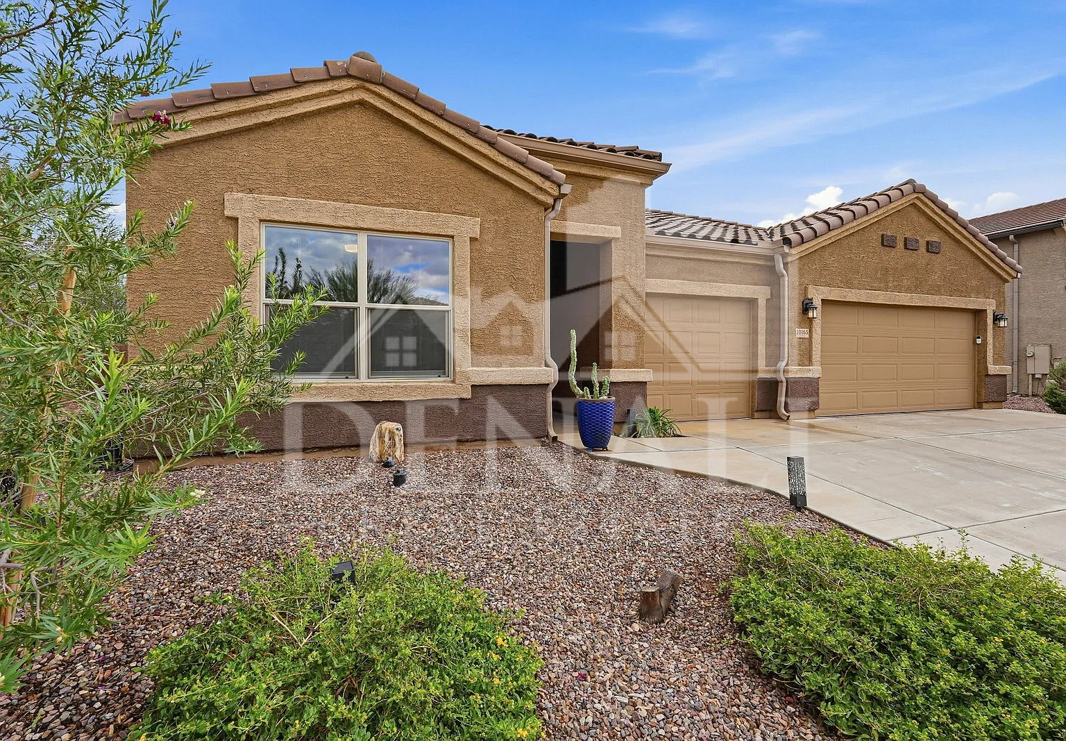 4 bed, 3.0 bath, 2253 sqft, $2,450 — Photo 3