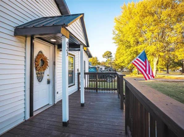 923 Lyon St, Saint James, MO 65559