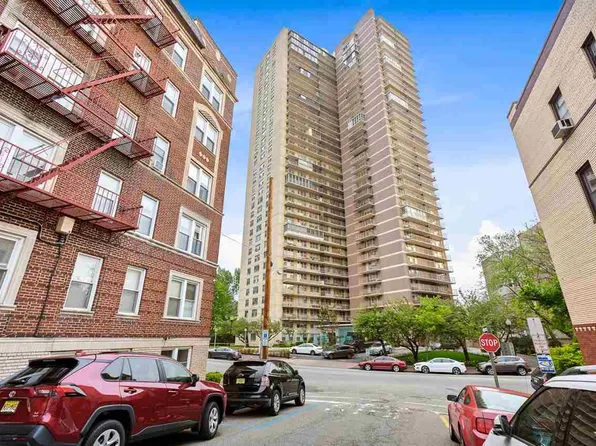 6040 Blvd East 3L image 2 of 11