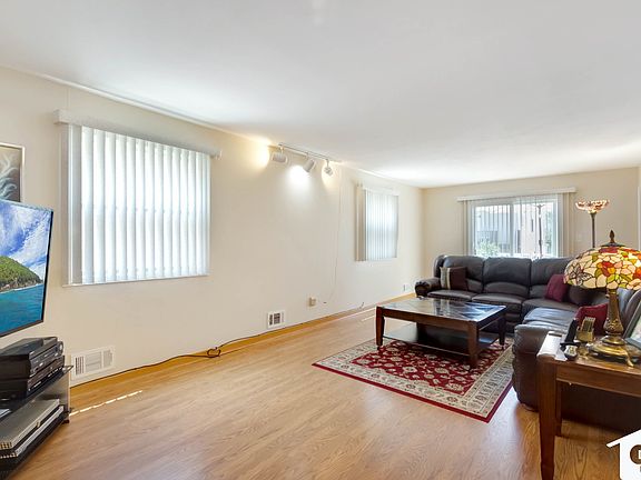 5th image of 66 Elwood Ave