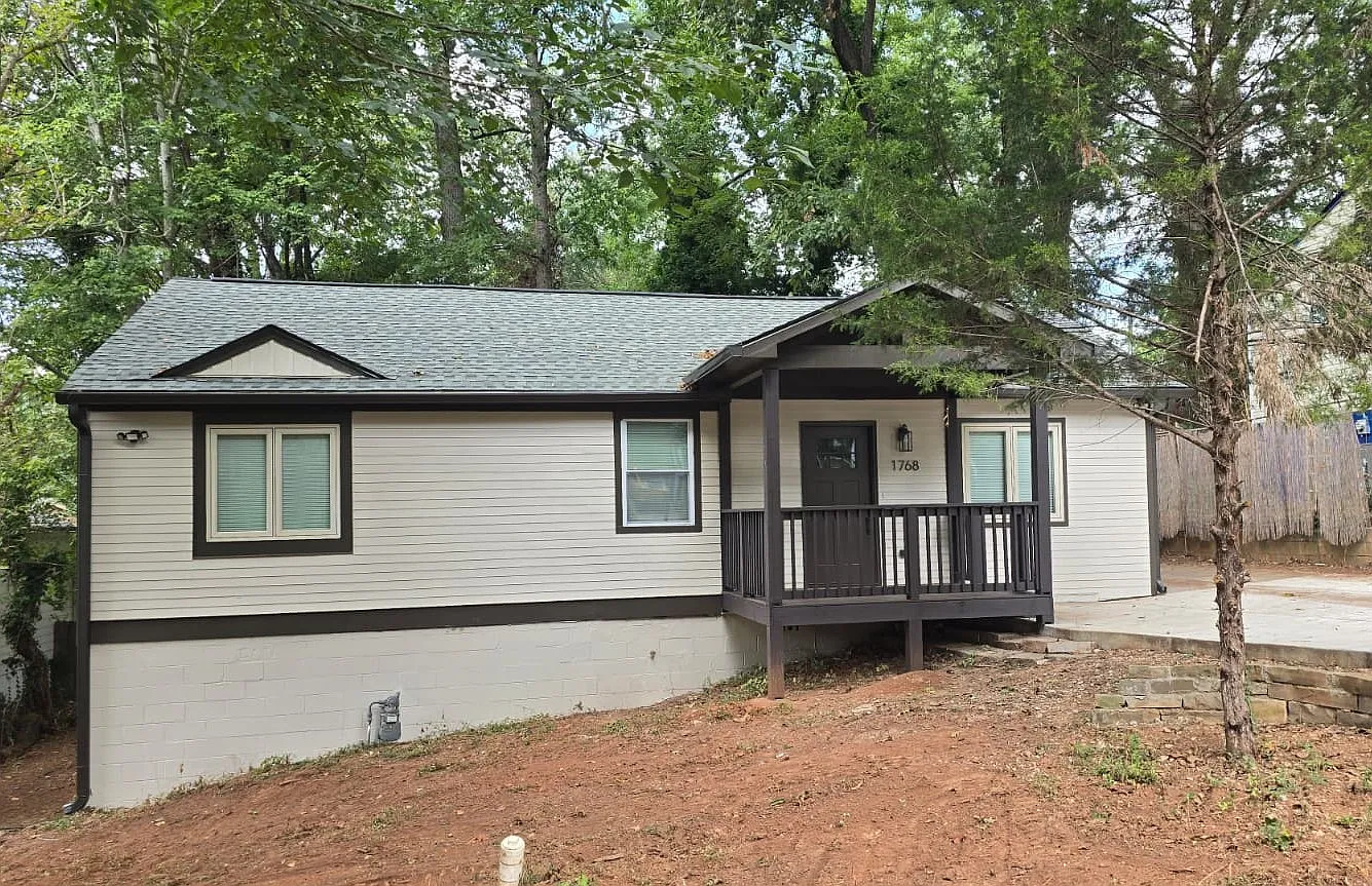 4 bed, 1000 sqft, $2,400 — Photo 1