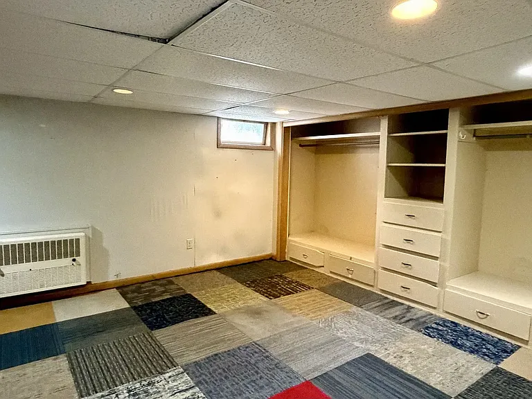 410 W 6th St — Photo 25