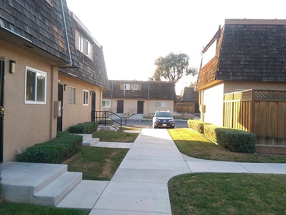 2nd image of 2925 Florence Ave APT 5