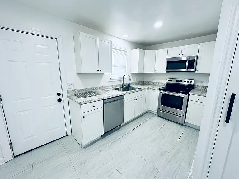 624 Chapel St — Photo 3
