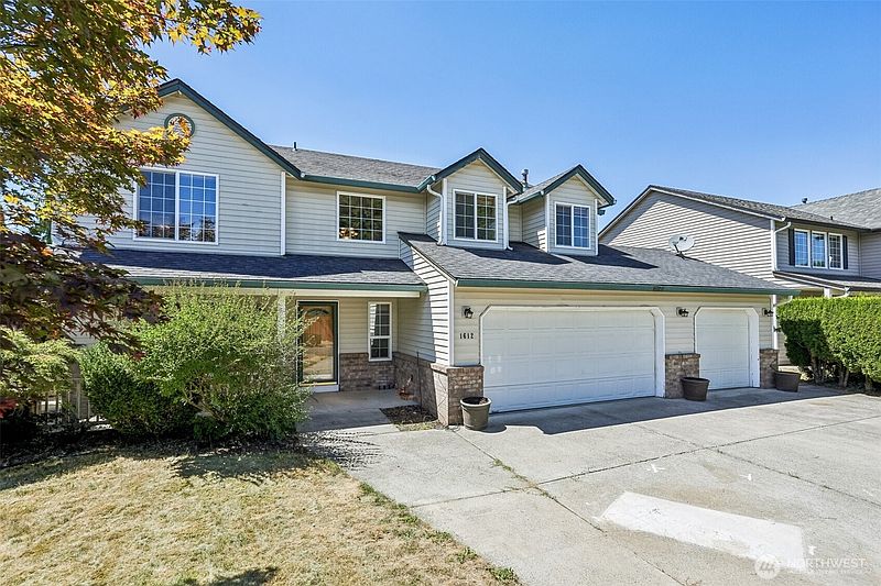 3rd image of 1612 SE 187th Place