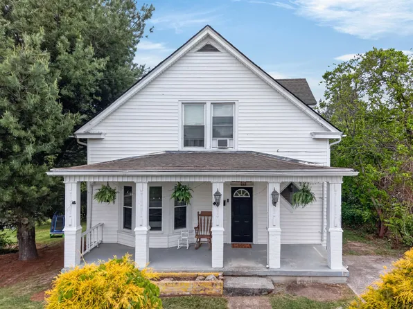 223 Cliff St, Pulaski, VA 24301