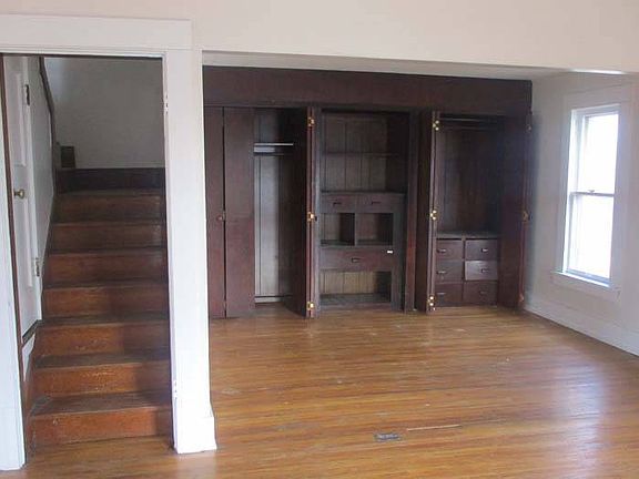 4th image of 512 E 3rd St