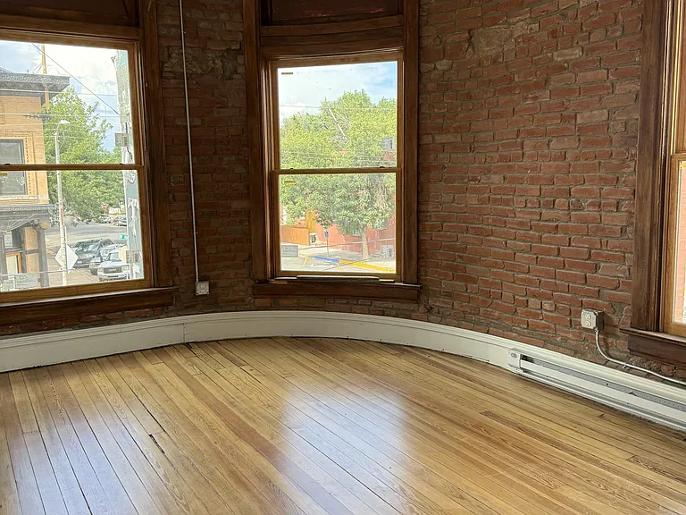 201 W Main St #6 — Photo 3