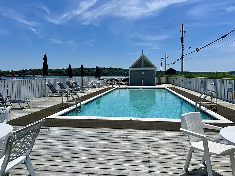 8 Oyster Point — Photo 5
