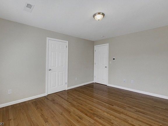 3 bedrooms, 1 office room