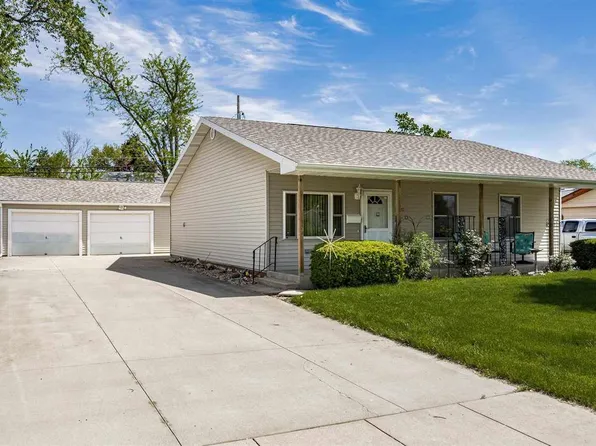 5220 Harbet Ave NW, Cedar Rapids, IA 52405