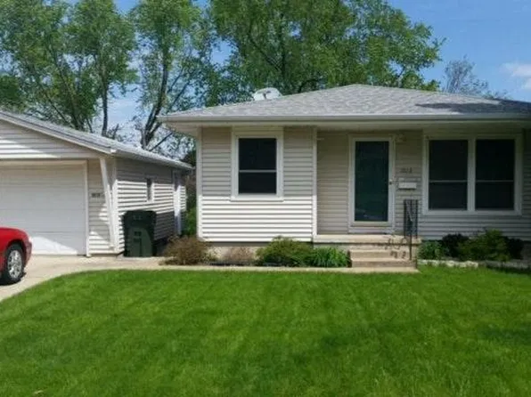 1013 W 8th St, Cedar Falls, IA 50613