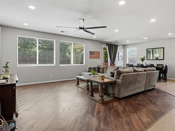 4th image of 899 Blackwood Ave