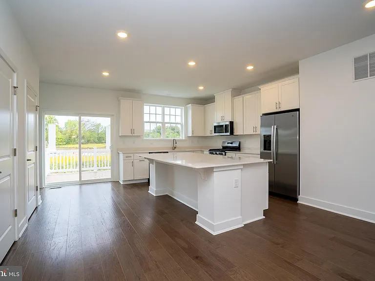 144 Ada Hightower Ave — Photo 6