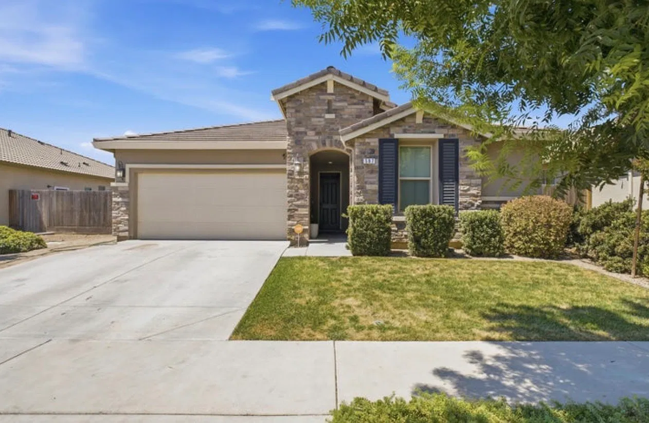4 bed, 1855 sqft, $2,500 — Photo 1