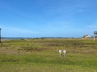 213 Bays End Ct, Harkers Island, NC 28531