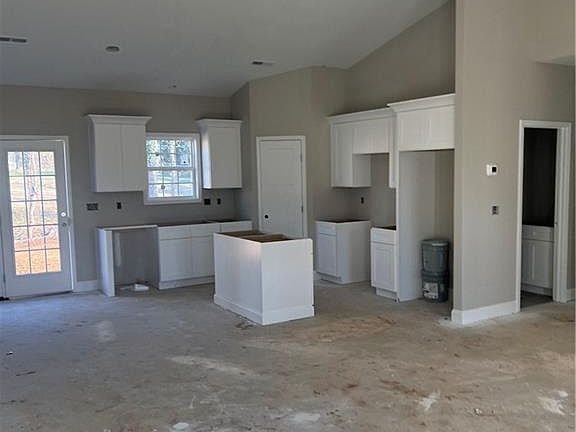 3rd image of 401 Sycamore Cir