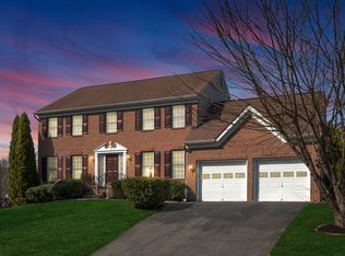 8 Rollingside Dr, Fredericksburg, VA 22406