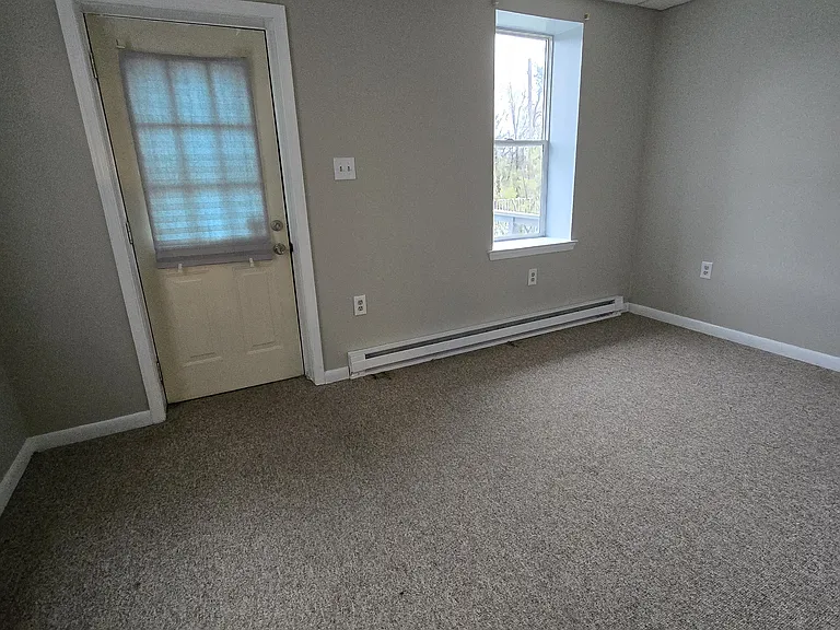 210 Oak St — Photo 6