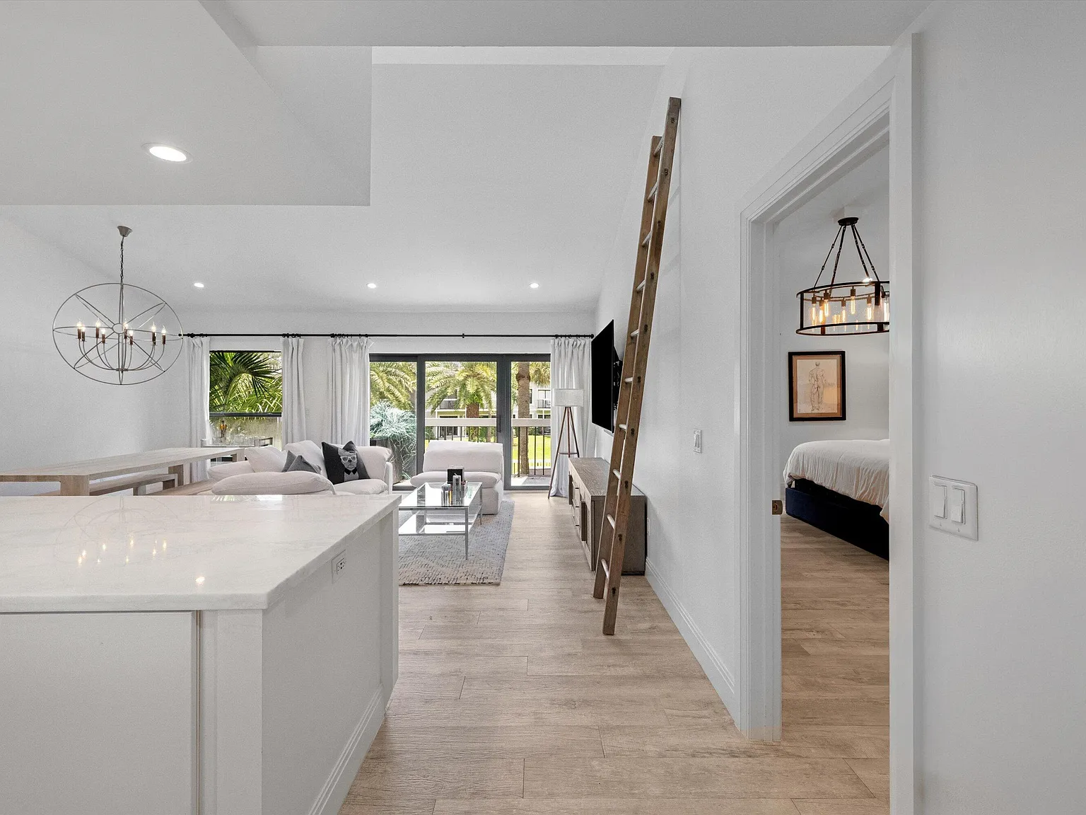 1 bed, 1.0 bath, 900 sqft, $6,000 — Photo 3