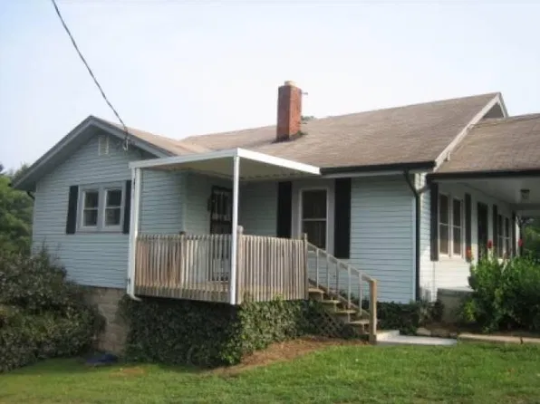 621 N Canton Rd, Canton, NC 28716