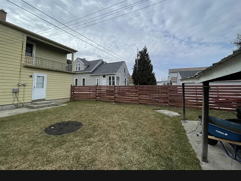 1610 Division Ave — Photo 13