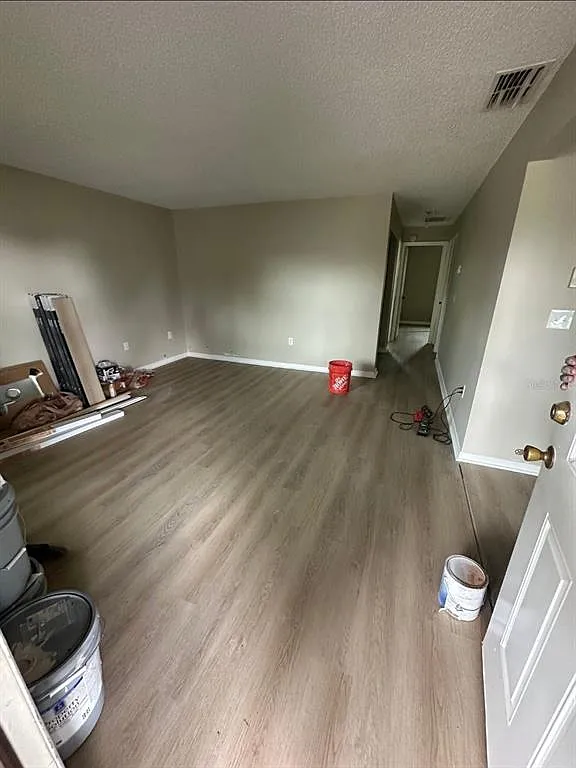 2 bed, 1.5 bath, 906 sqft, $1,350 — Photo 2