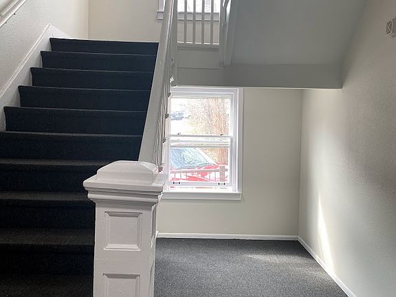 2nd image of 112 E Franklin St APT 2