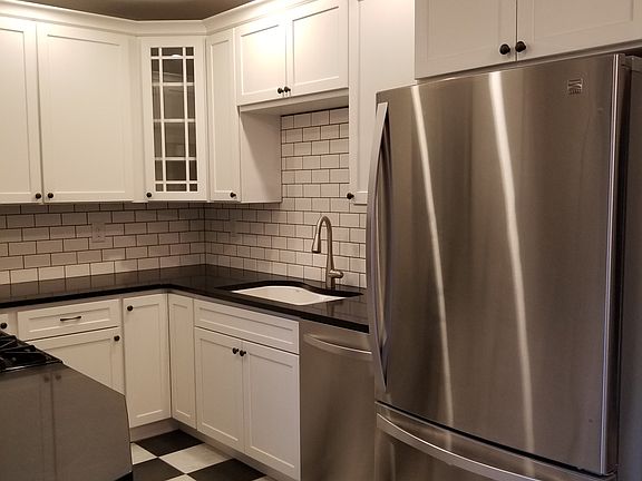 4th image of 408 E Oak St