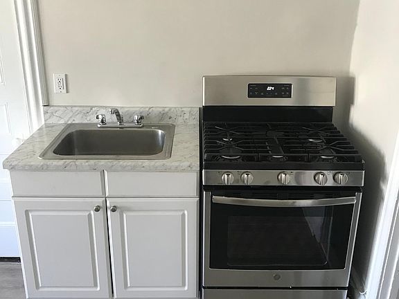4th image of 149 Claremont Ave APT 3