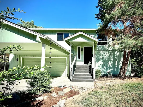425 Kellogg St, Gold Hill, OR 97525