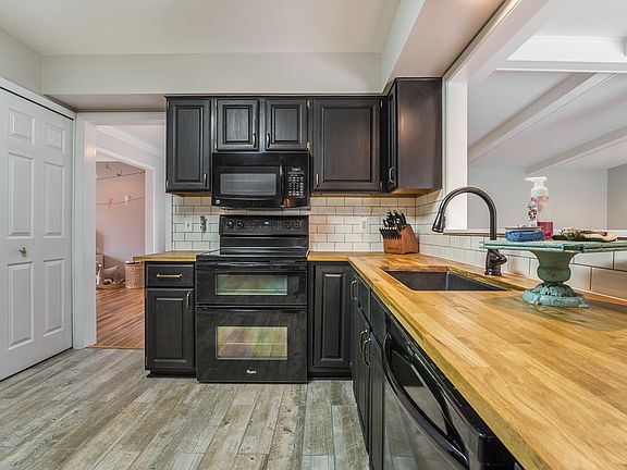 3rd image of 34820 Fairfax Dr