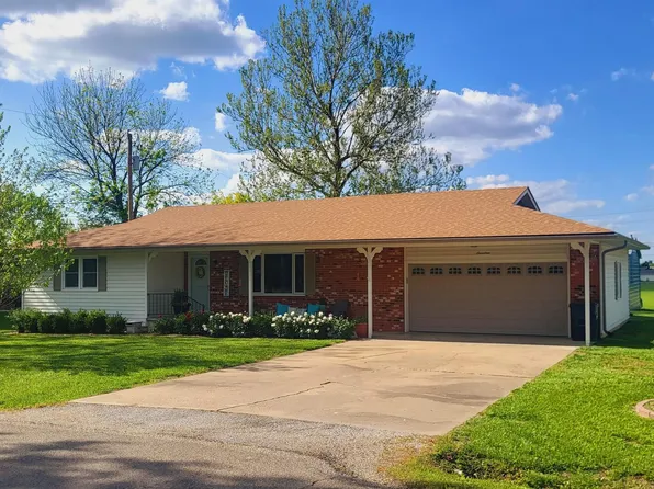 17 S Martinwood Dr, Osage City, KS 66523