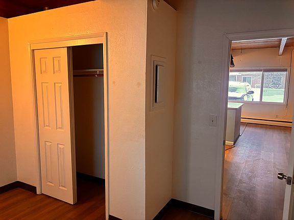 4th image of 812 W 29th Pl APT 14