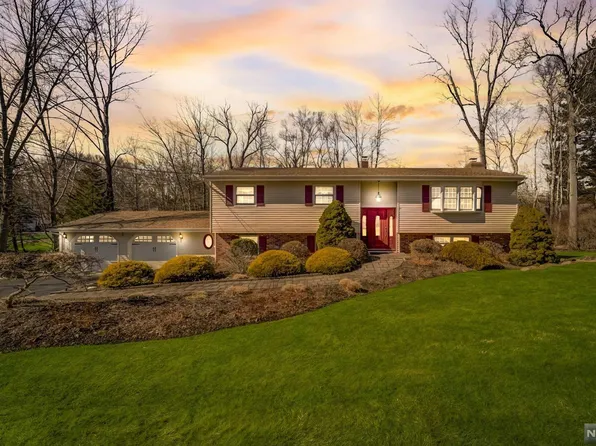 3 Osage Rd, Oakland, NJ 07436
