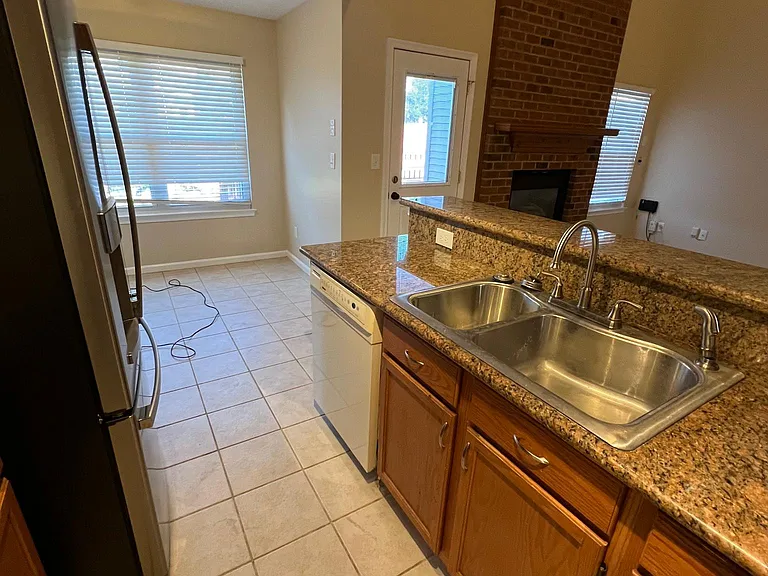 3701 Castlewood Dr — Photo 7