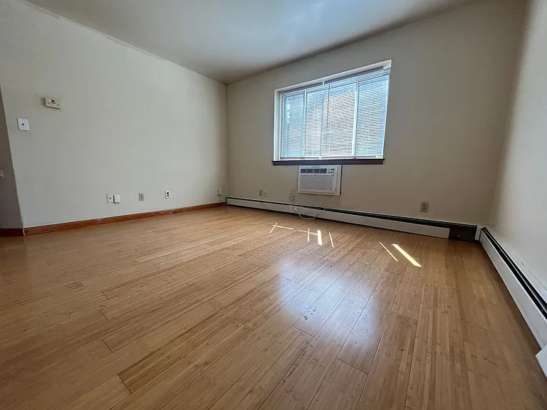 1620 Marshall — Photo 10