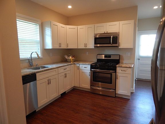 White, shaker cabinets - plenty of space