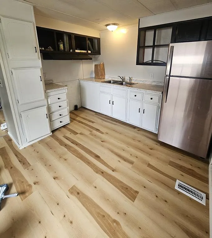 4 Collins Way — Photo 2