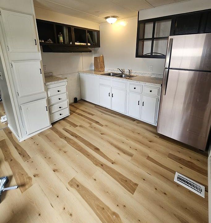 2nd image of 4 Collins Way