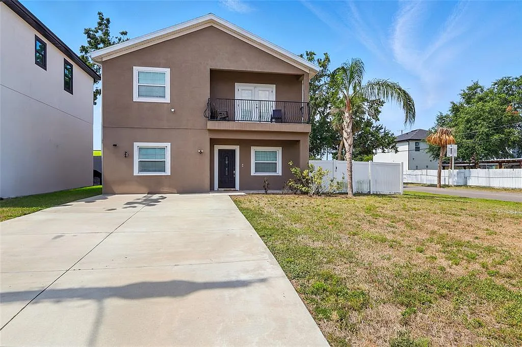 4 bed, 3.0 bath, 2600 sqft, $4,650 — Photo 1