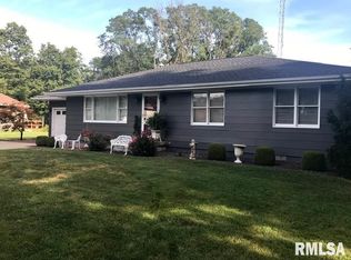 1 Great Oaks Ln, Lewistown, IL 61542