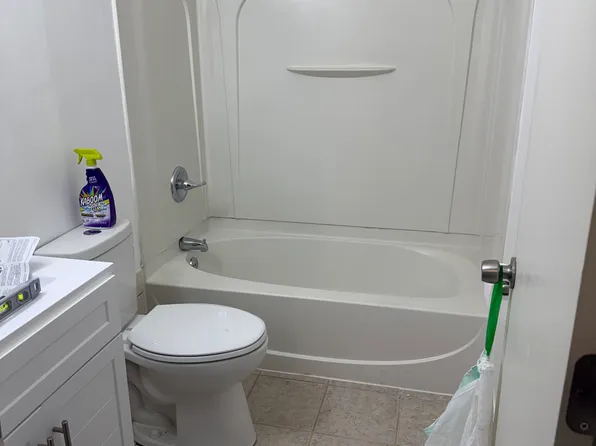 528 East Ave APT 204, Lewiston, ME 04240